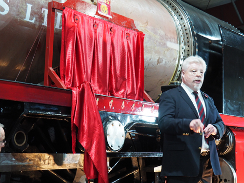 Simon Weston CBE Unveils Crest